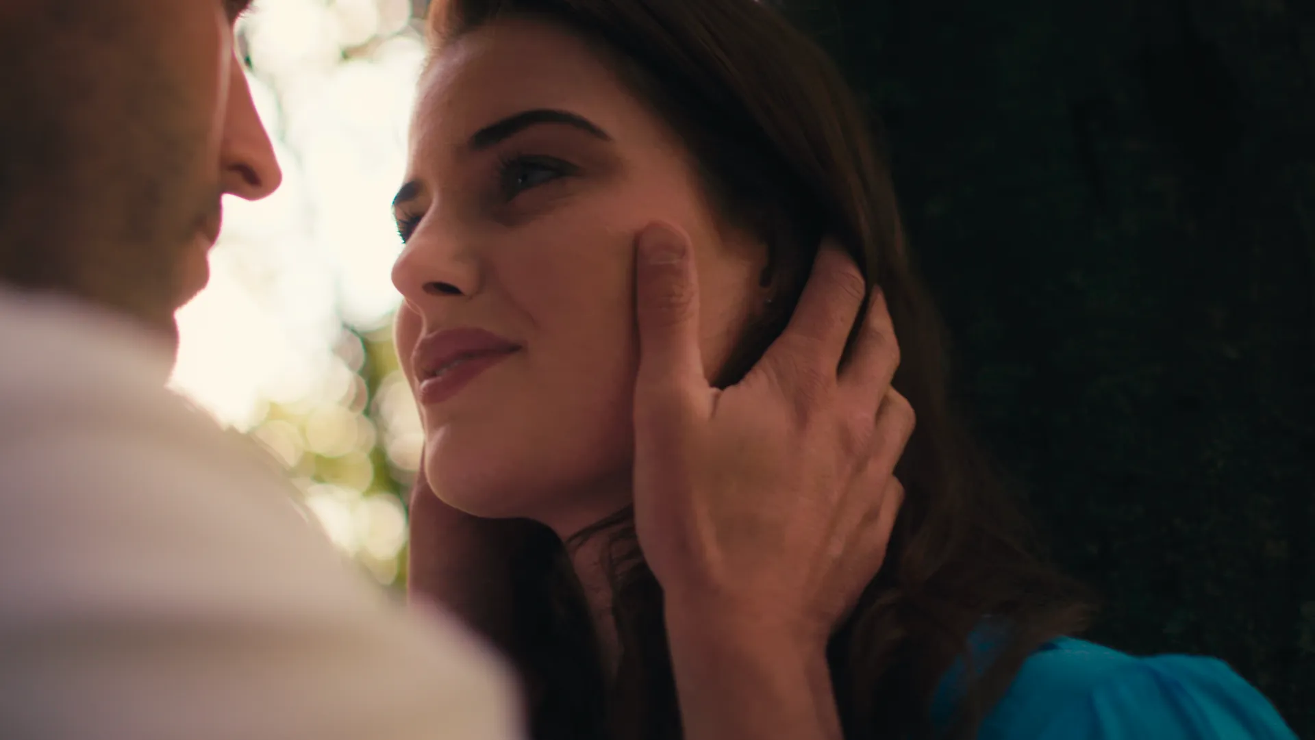 Leah and Tom embrace